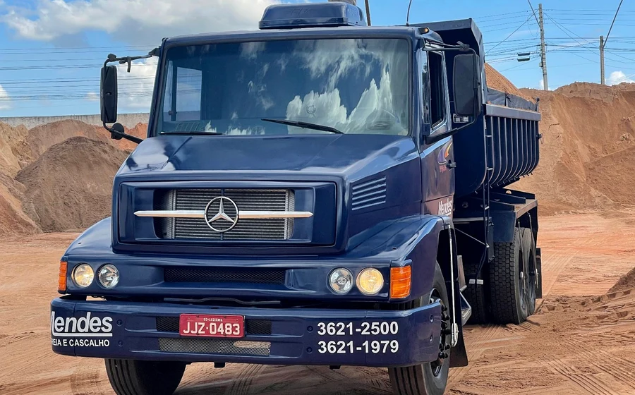Caminhão Truck Mendes Areia e Cascalho